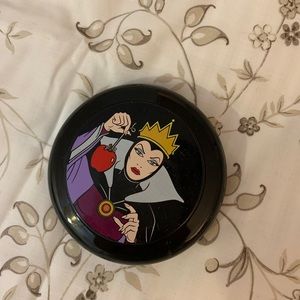 *Rare* MAC Cosmetics Venomous villains oh so fair